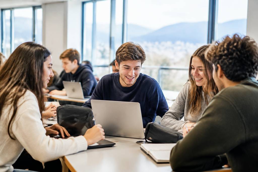 Les meilleures écoles de commerce à Genève : formations et critères de choix